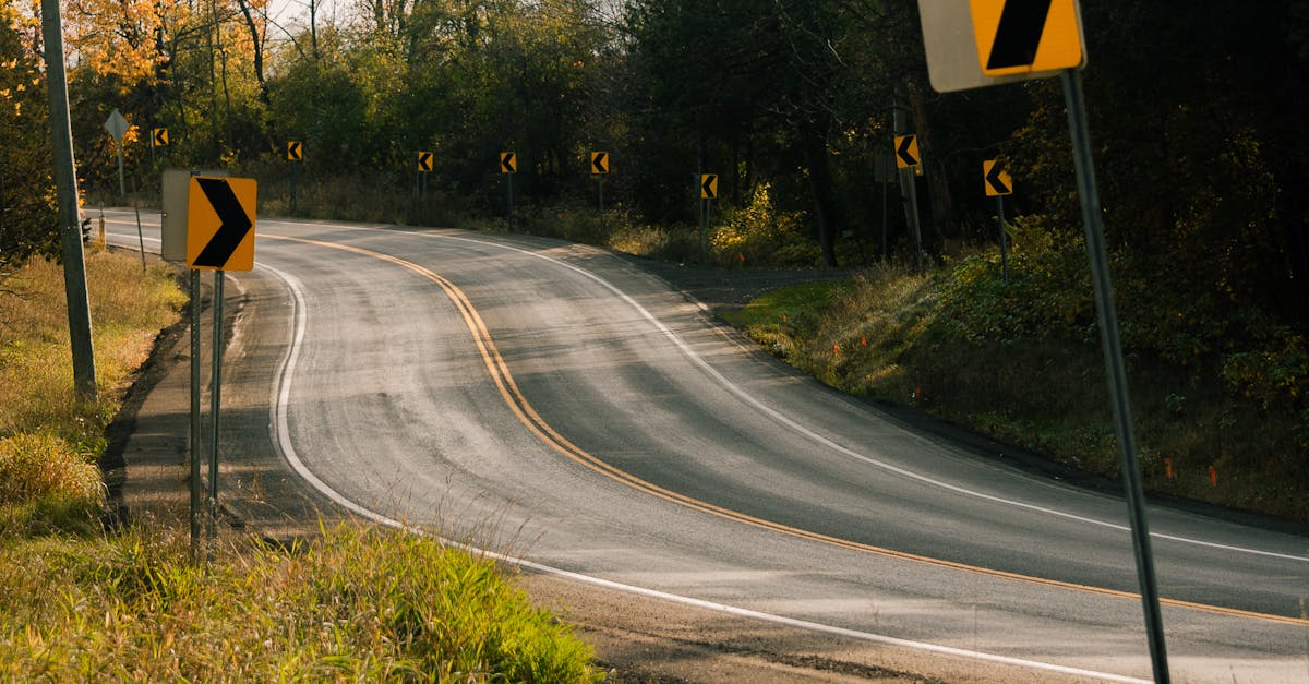 découvrez des conseils essentiels pour une conduite sécurisée et responsable. apprenez les techniques de sécurité routière, les règles à suivre et les comportements à adopter pour garantir votre sécurité et celle des autres sur la route.