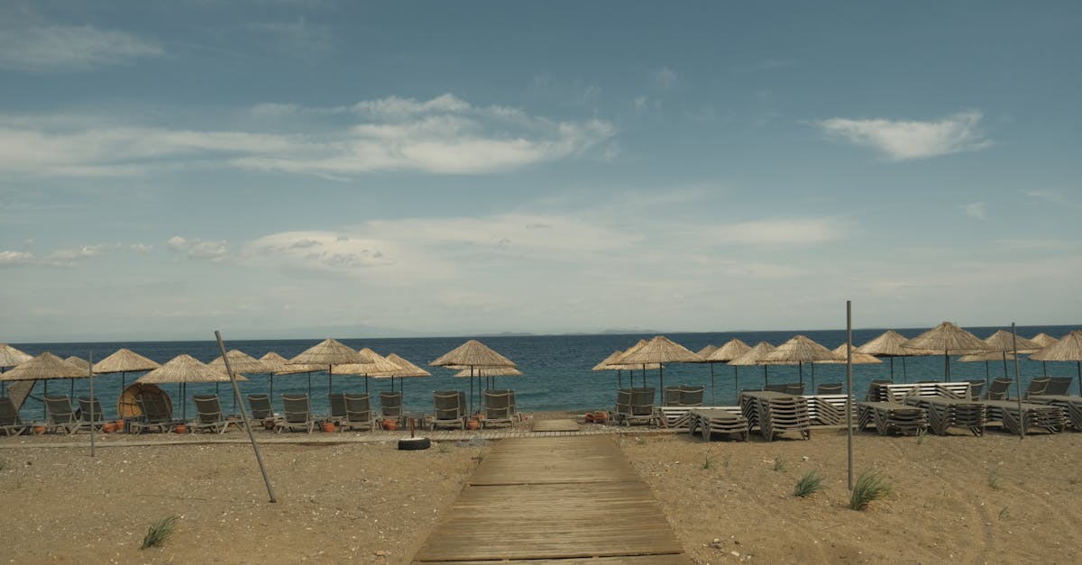 découvrez la plage de samandag, un véritable trésor caché sur la côte turque. profitez de ses eaux cristallines, de son sable fin et de ses paysages à couper le souffle, parfaits pour se détendre ou pratiquer des activités nautiques. une destination idéale pour les amateurs de nature et de tranquillité.