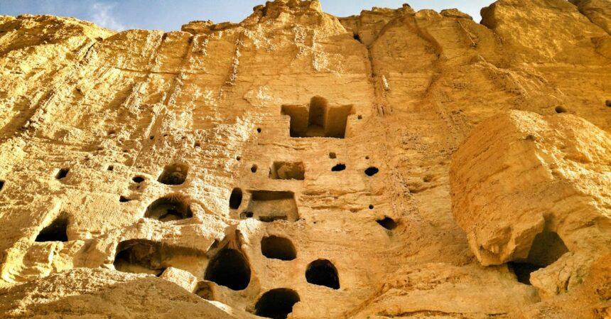 découvrez la route de la soie, un réseau historique de routes commerciales qui reliait l'orient et l'occident, facilitant les échanges culturels, économiques et technologiques à travers les siècles. plongez dans l'histoire fascinante de ce parcours emblématique qui a façonné le monde tel que nous le connaissons aujourd'hui.