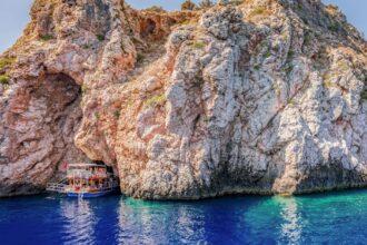 découvrez suluada, une île paradisiaque de la méditerranée, réputée pour ses paysages à couper le souffle, ses eaux cristallines et sa tranquillité. parfait pour une escapade relaxante ou une journée d'exploration. plongez dans la beauté et la sérénité de suluada.