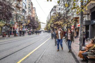 découvrez tout sur les trams : leur histoire, leur fonctionnement, et leur impact sur les transports urbains. explorez les différentes lignes et expériences à bord de ces moyens de transport écologiques et efficaces.