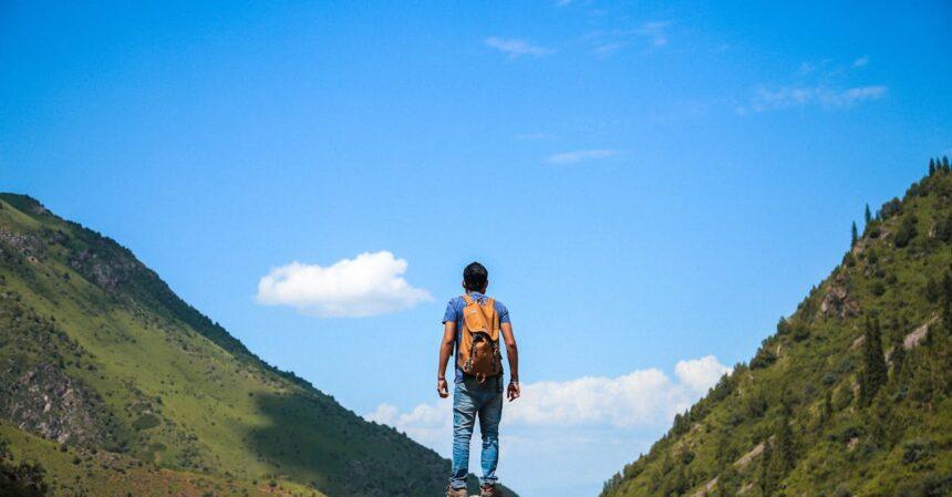 découvrez l'aventure ultime avec notre guide de trekking : des sentiers époustouflants, des paysages à couper le souffle et des conseils pratiques pour vivre des expériences inoubliables au cœur de la nature.