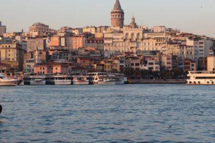 découvrez tout sur la turquie : ses paysages enchanteurs, sa riche histoire, sa délicieuse cuisine et sa culture fascinante. explorez les merveilles de ce pays aux mille facettes et laissez-vous séduire par ses treasures cachés.