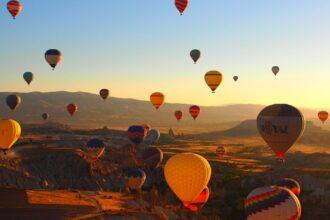 découvrez la richesse culturelle et historique de la turquie à travers nos circuits passionnants. explorez des sites emblématiques, des paysages à couper le souffle et savourez des délices locaux lors de nos excursions sur mesure.