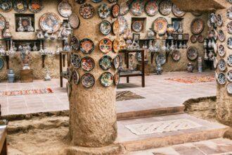 découvrez l'élégance et la tradition des céramiques turques, un artisanat riche en couleurs et en motifs uniques. explorez notre collection de pièces authentiques qui ajoutent une touche d'exotisme à votre intérieur.