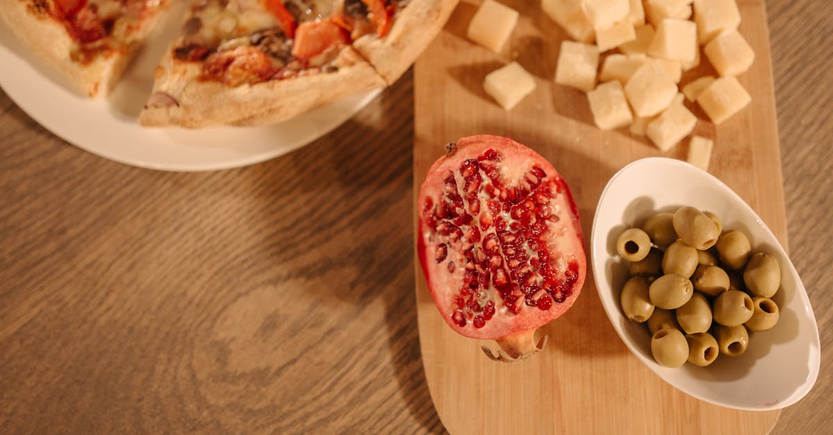 découvrez la richesse des fromages turcs avec notre sélection variée, allant du feta crémeux au beyaz peynir savoureux. idéal pour sublimer vos plats ou à déguster en accompagnement, savourez l'authenticité des saveurs turques dans chaque bouchée.