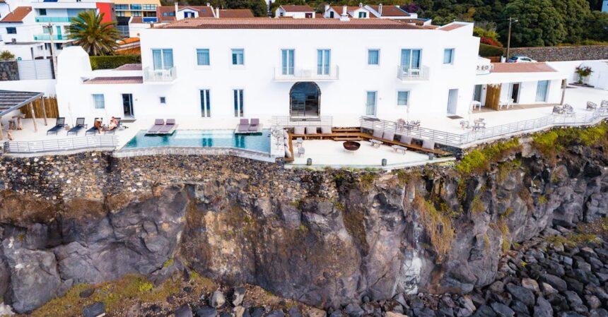 découvrez le confort et le luxe de la villa konak hotel, un havre de paix idéalement situé pour vos vacances. profitez de notre accueil chaleureux, de nos chambres élégamment décorées et de nos installations modernes dans un cadre enchanteur.