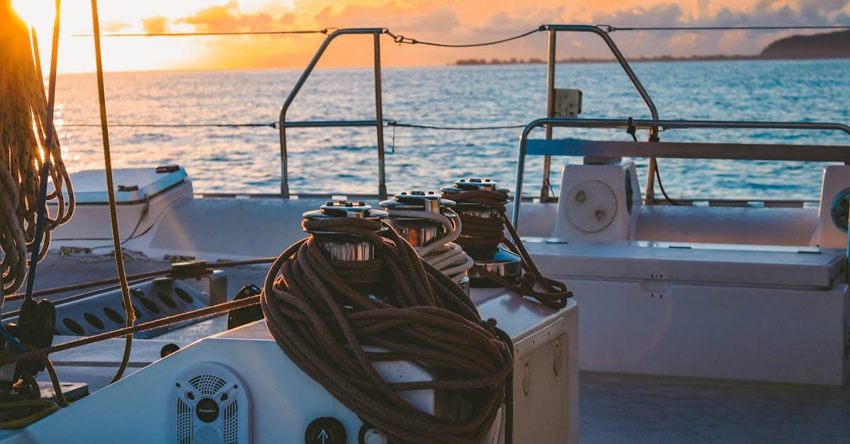 profitez d'une expérience inoubliable à bord d'un yacht de luxe. embarquez pour une croisière fascinante, explorez des destinations paradisiaques et savourez le confort et le service exclusif en mer. réservez votre aventure sur un yacht dès aujourd'hui!