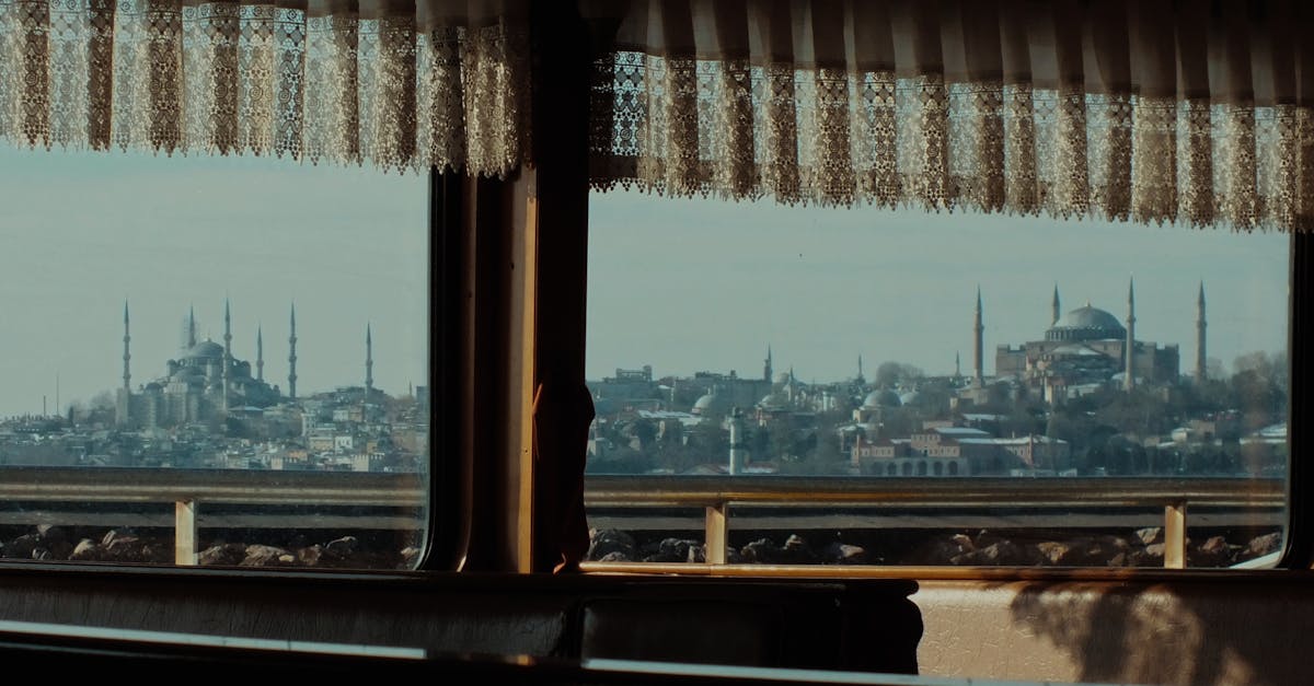 découvrez yenikapı, un quartier historique d'istanbul alliant modernité et traditions, célèbre pour ses sites archéologiques, ses transports innovants et sa vie culturelle vibrante. explorez ses richesses et laissez-vous séduire par son ambiance unique.