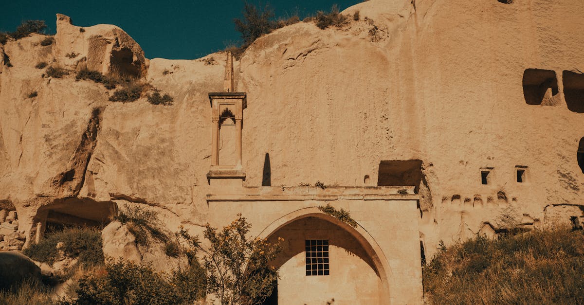 découvrez zelve, une destination fascinante alliant nature et histoire, où les paysages enchanteurs se mêlent à un riche patrimoine culturel. explorez ses merveilles et laissez-vous séduire par l'authenticité de cet endroit unique.