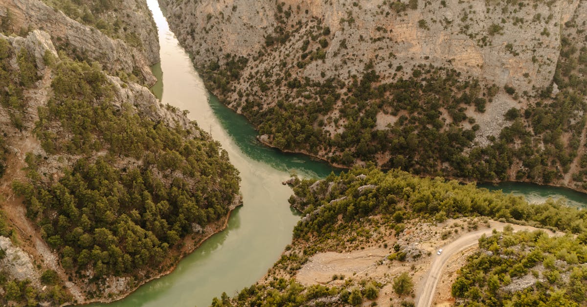 découvrez adana, une ville pittoresque de turquie, réputée pour sa délicieuse cuisine, ses riches cultures et ses sites historiques fascinants. explorez ses paysages enchanteurs et vivez une expérience inoubliable au cœur de l'anatolie.