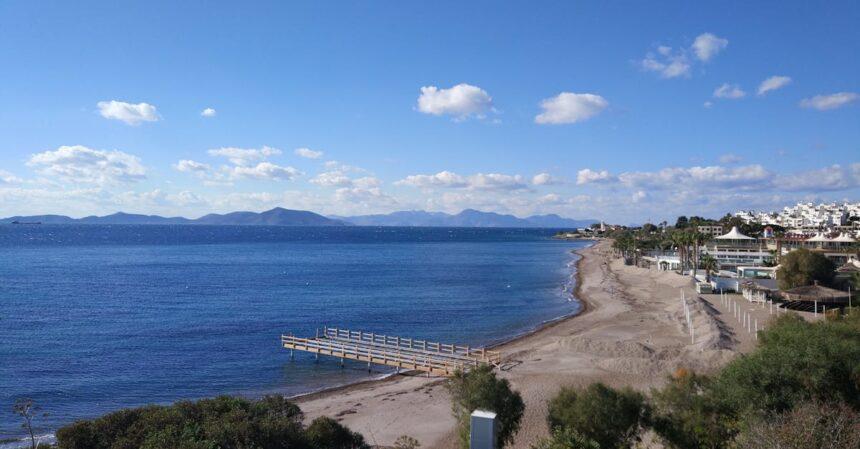 découvrez akyarlar, un coin de paradis en turquie, où plages idylliques et paysages pittoresques se rencontrent. profitez d'activités nautiques, savourez une cuisine délicieuse et explorez des sites historiques dans cette charmante destination balnéaire.