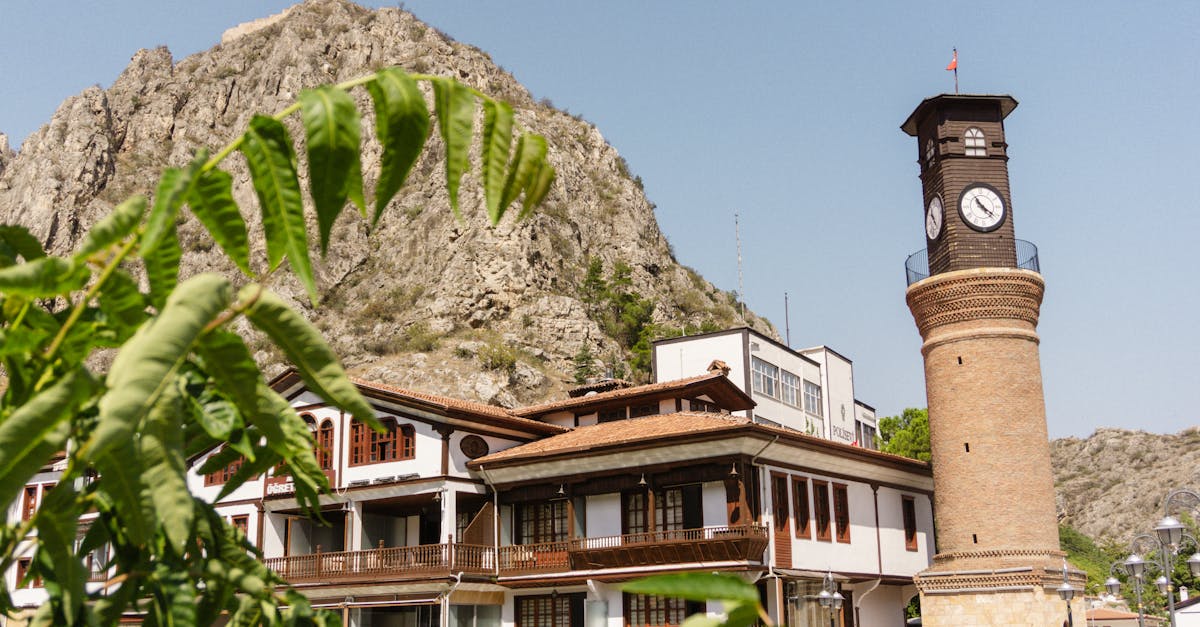 découvrez amasya, une ville historique en turquie, célèbre pour ses maisons ottomanes pittoresques, ses paysages montagneux époustouflants et ses richesses culturelles. explorez les vestiges anciens et goûtez à la délicieuse cuisine locale lors de votre visite.