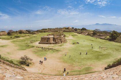 découvrez les sites anciens fascinants qui témoignent de l'histoire humaine, des civilisations disparues et des merveilles architecturales à travers le monde. explorez les secrets des pyramides, des temples oubliés et des ruines majestueuses.