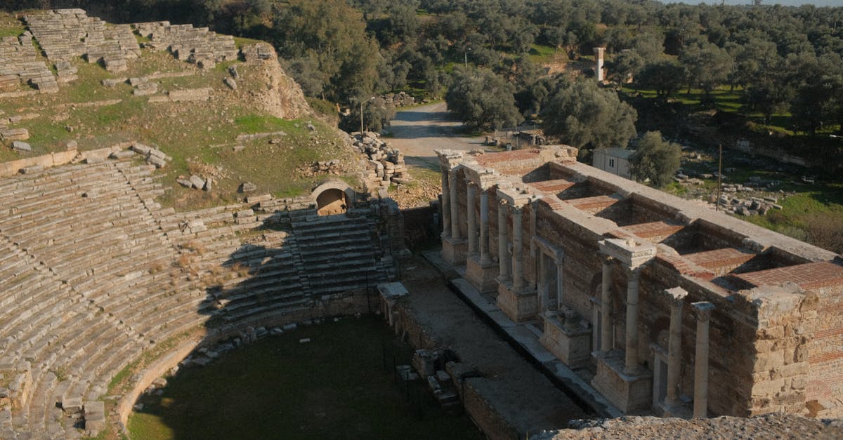 découvrez aphrodisias, une ancienne ville de l'anatolie célèbre pour ses magnifiques sculptures et son sanctuaire dédié à aphrodite. plongez dans l'histoire fascinante de ce site classé au patrimoine mondial de l'unesco et explorez ses ruines impressionnantes, son théâtre antique et ses temples majestueux.