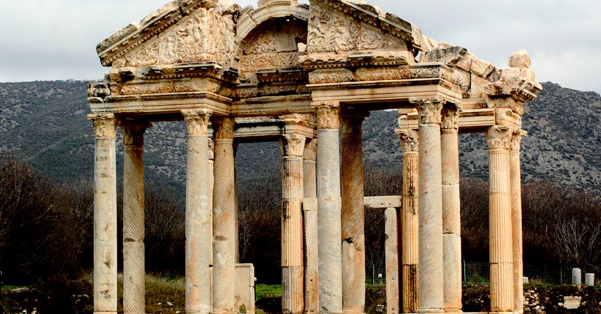découvrez aphrodisias, l'ancienne ville dédiée à la déesse de l'amour, où s'entrelacent histoire et beauté. explorez ses ruines majestueuses, ses sculptures envoûtantes et plongez dans un patrimoine riche qui évoque la passion et l'art.