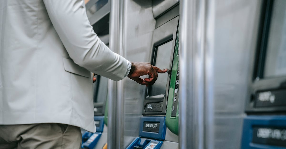 découvrez l'univers des distributeurs automatiques de billets (dab) avec notre guide complet. informez-vous sur leur fonctionnement, leur sécurité et leur accessibilité partout en france.