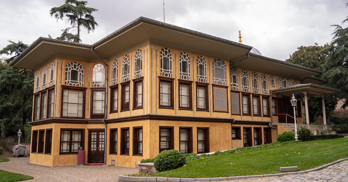 découvrez aynalıkavak, un charmant quartier d'istanbul, célèbre pour son architecture historique, ses rues pittoresques et ses parcs luxuriants. plongez dans l'authenticité de la culture turque et explorez ses cafés, boutiques artisanales et lieux emblématiques qui font de cet endroit une perle à ne pas manquer lors de votre visite en turquie.