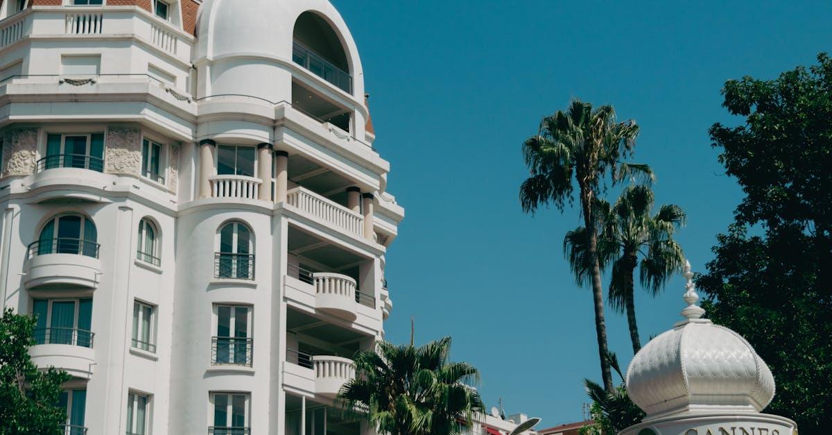 découvrez notre sélection des meilleurs hôtels, offrant confort, luxe et services de qualité pour rendre votre séjour inoubliable. plongez dans une expérience unique, que ce soit pour des vacances en famille, une escapade romantique ou un voyage d'affaires.
