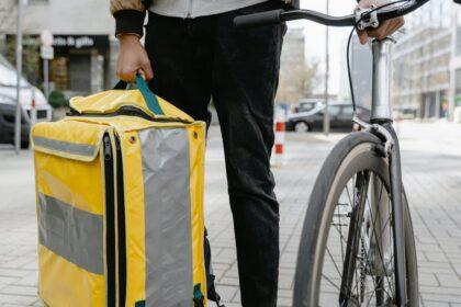 découvrez les avantages du transport à vélo, une solution écologique et pratique pour vos déplacements quotidiens. apprenez comment intégrer le vélo dans votre routine de transport et profitez d'un moyen sain et durable de vous déplacer en toute simplicité.