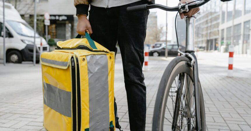 découvrez les avantages du transport à vélo, une solution écologique et pratique pour vos déplacements quotidiens. apprenez comment intégrer le vélo dans votre routine de transport et profitez d'un moyen sain et durable de vous déplacer en toute simplicité.