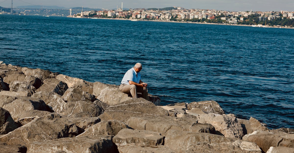 découvrez le bosphore, un détroit emblématique qui relie l'europe et l'asie à travers istanbul. explorez sa beauté naturelle, son riche patrimoine culturel et ses sites historiques, tout en profitant de la gastronomie locale et de ses paysages à couper le souffle.