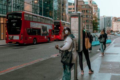 découvrez tout sur les bus : leurs types, fonctionnalités, services de transport, et conseils pour un voyage confortable. restez informé sur les dernières innovations et les meilleures pratiques pour utiliser ce moyen de transport incontournable.