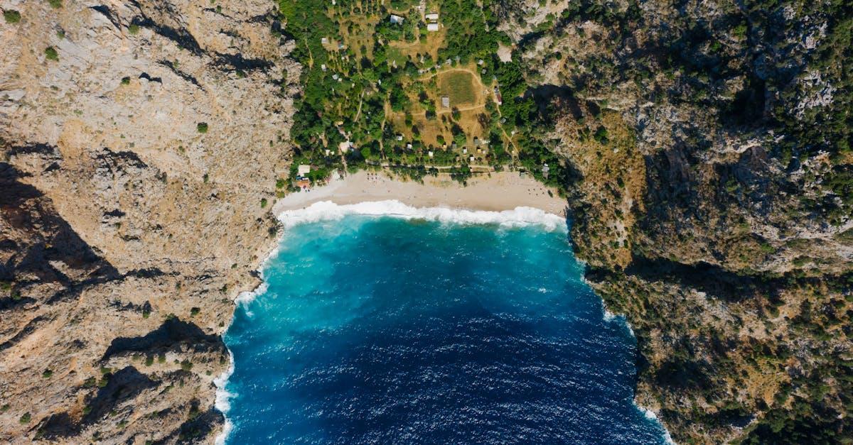 découvrez la magnifique butterfly valley, un oasis de verdure et de fleurs colorées niché entre des falaises impressionnantes. profitez de paysages à couper le souffle, d'activités de randonnée, et d'une biodiversité unique, tout en vous immergeant dans la beauté de la nature.