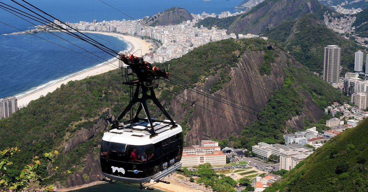 découvrez le monde fascinant des téléphériques ! offrant des vues imprenables sur les paysages environnants, le téléphérique est le moyen idéal de voyager tout en profitant de la nature. que vous soyez en quête d'aventure en montagne ou d'une expérience relaxante, explorez les différentes options de téléphériques et vivez des moments inoubliables.