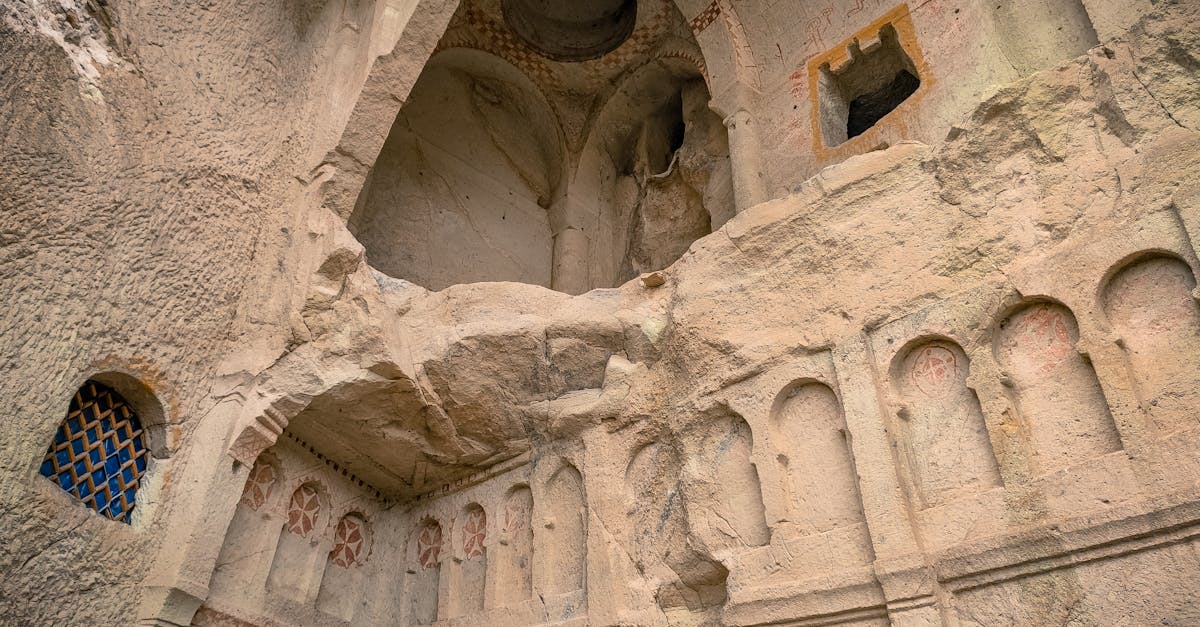 découvrez les merveilles de la cappadoce avec nos visites guidées inoubliables. explorez des paysages féeriques, des formations rocheuses uniques et des villages troglodytes, tout en profitant d'une expérience authentique de cette région fascinante de la turquie.