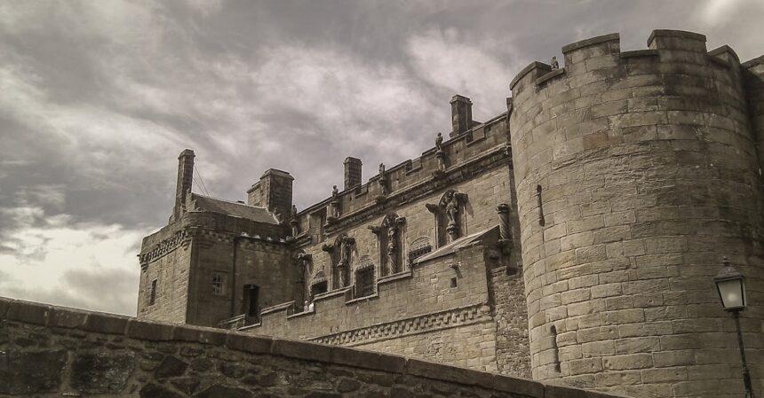découvrez l'histoire fascinante des châteaux, ces majestueuses forteresses témoins du passé, leurs architectures impressionnantes, et les légendes qui les entourent. plongez dans l'univers médiéval et laissez-vous émerveiller par la beauté des châteaux à travers le monde.