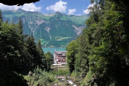 découvrez un hôtel unique en son genre, niché dans des grottes historiques. profitez d'un séjour inoubliable alliant confort moderne et charme naturel, tout en explorant les paysages environnants.