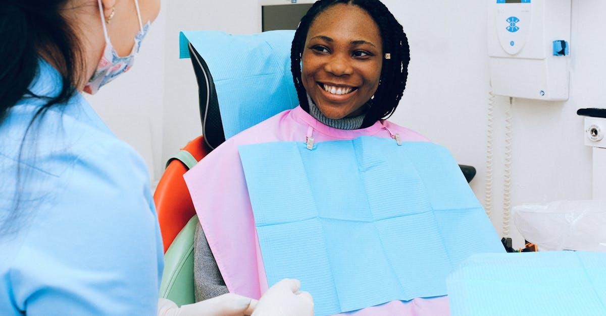 découvrez les soins dentaires de qualité avec notre équipe de dentistes expérimentés. que ce soit pour un contrôle régulier, un traitement de canal ou un blanchiment, nous sommes là pour garantir votre sourire en toute sécurité.