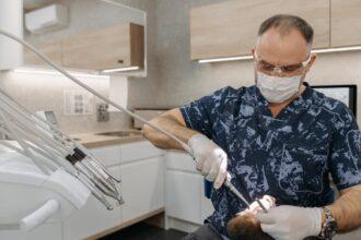découvrez les meilleurs services dentaires pour un sourire éclatant. nos dentistes expérimentés s'engagent à fournir des soins personnalisés, allant des contrôles réguliers aux traitements spécifiques. prenez rendez-vous dès aujourd'hui pour une santé bucco-dentaire optimale.