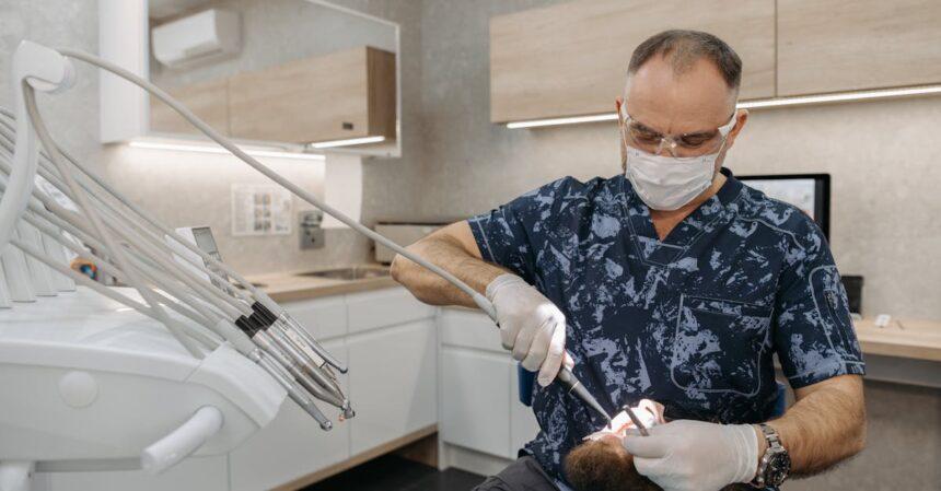découvrez les meilleurs services dentaires pour un sourire éclatant. nos dentistes expérimentés s'engagent à fournir des soins personnalisés, allant des contrôles réguliers aux traitements spécifiques. prenez rendez-vous dès aujourd'hui pour une santé bucco-dentaire optimale.