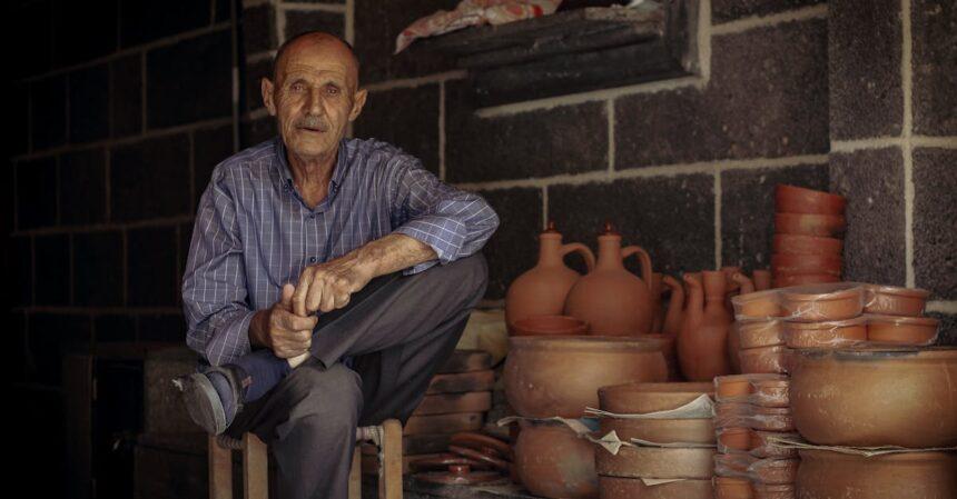 découvrez diyarbakir, une ville historique de turquie, riche en culture, architecture unique et traditions séculaires. explorez ses impressionnantes remparts, ses mosquées anciennes et savourez la délicieuse cuisine locale. un voyage inoubliable vous attend dans cette perle du sud-est anatolien.