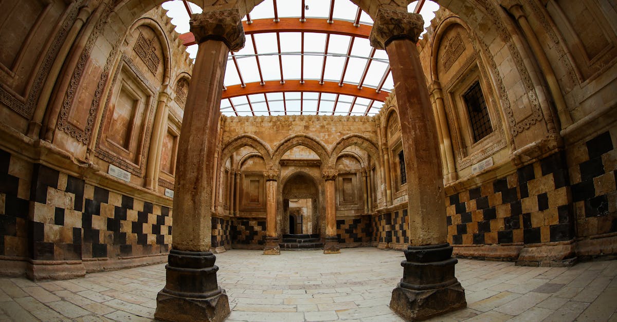 découvrez doğubayazıt, une ville fascinante de turquie, riche en histoire et en culture. explorez ses paysages époustouflants, ses monuments historiques et sa proximité avec le célèbre mont ararat. visitez cette destination unique pour une expérience inoubliable au cœur de l'anatolie.