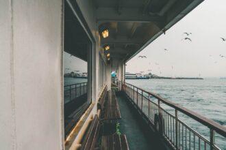 découvrez notre service de ferry, une façon agréable et pratique de voyager entre les destinations côtières. profitez de paysages marins magnifiques, d'un confort optimal et d'une expérience de voyage inoubliable.