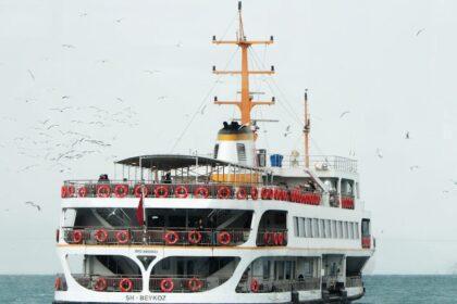 découvrez les meilleures options de ferry pour vos voyages en mer. réservez votre place à bord et profitez de paysages spectaculaires tout en vous rendant vers votre destination. parfait pour les escapades familiales ou les voyages entre amis.