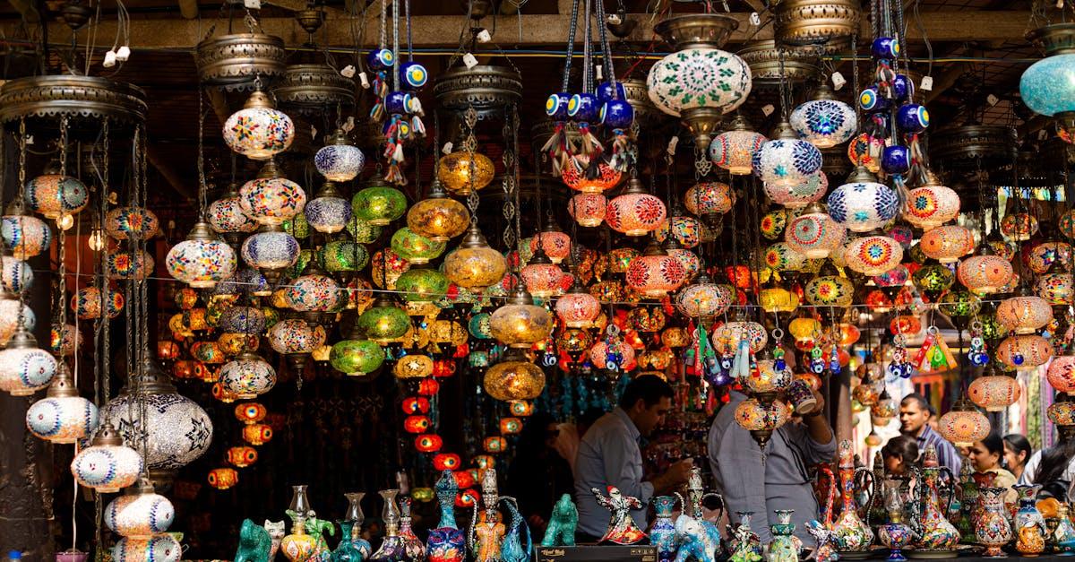 découvrez le grand bazaar, un véritable trésor culturel et commercial où l'authenticité des artisans se mêle à une variété époustouflante de produits. flânez dans ses allées vibrantes et laissez-vous séduire par des objets uniques, des textiles colorés et des saveurs locales. une expérience inoubliable au cœur du patrimoine vivant.