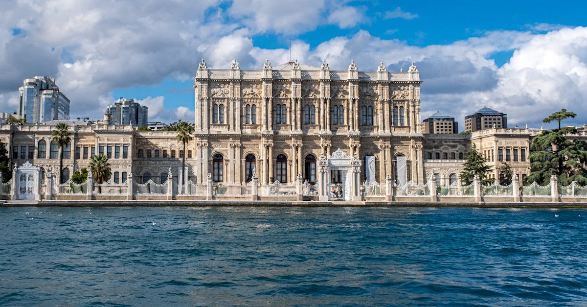 découvrez le grand hyatt istanbul, un hôtel de luxe offrant un confort moderne au cœur de la ville historique. profitez de ses installations élégantes, de son spa relaxant et de sa cuisine raffinée tout en explorant les merveilles d'istanbul.