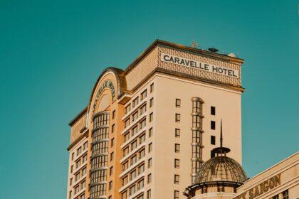 découvrez notre sélection d'hôtels de qualité pour tous les budgets et styles. que vous planifiez un séjour romantique, une escapade en famille ou un voyage d'affaires, trouvez l'hébergement idéal pour votre prochain voyage. profitez de confort, de services exceptionnels et d'une ambiance accueillante dans nos hôtels soigneusement sélectionnés.