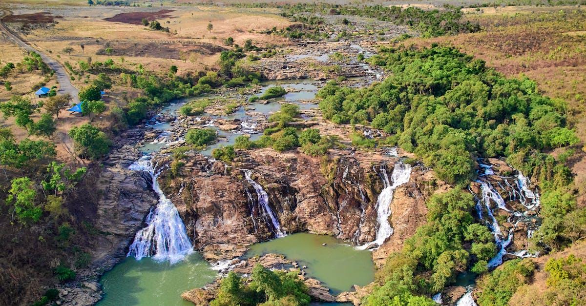 découvrez la vallée d'ihlara, un joyau naturel en turquie, offrant des paysages époustouflants, des randonnées pittoresques et des monastères troglodytes fascinants. explorez ce havre de paix et plongez dans l'histoire riche de la région tout en profitant de la beauté de la nature.