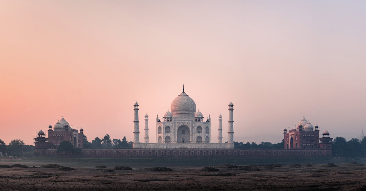 découvrez les majestueuses mosquées impériales, témoins de l'architecture islamique à son apogée. plongez dans leur histoire fascinante et leur beauté splendiférente, tout en explorant leur impact culturel et spirituel à travers les siècles.