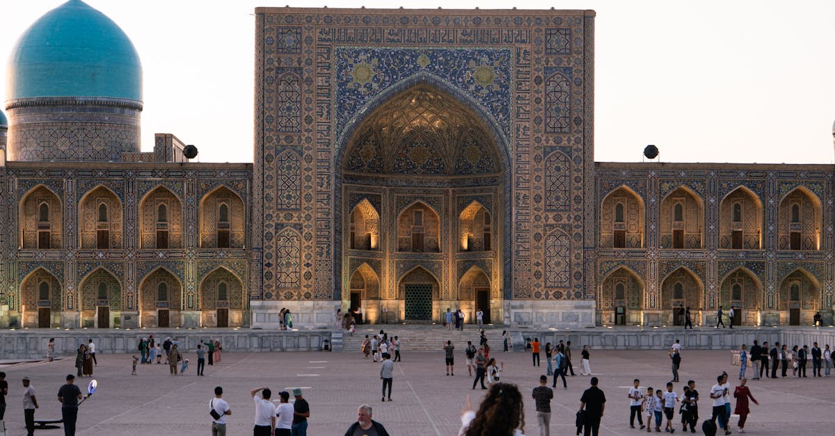 découvrez la mosquée isa bey, un chef-d'œuvre architectural situé à selçuk, en turquie. ce monument historique, datant du 14ème siècle, allie harmonieusement des éléments seldjoukides et ottomans. visitez ce lieu de culte emblématique pour apprécier sa richesse culturelle et son magnifique décor.