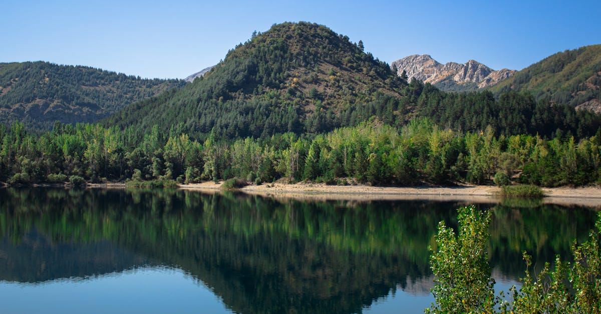 découvrez isparta, la charmante ville de turquie célèbre pour ses magnifiques paysages, ses roses parfumées et son riche patrimoine culturel. explorez ses attractions historiques, savourez la cuisine locale et imprégnez-vous de la beauté naturelle de cette destination unique.