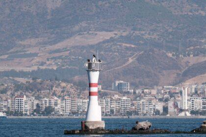 découvrez izmir kordon, une promenade emblématique offrant des vues à couper le souffle sur la mer égée. idéal pour des promenades relaxantes, des cafés dynamiques et des événements culturels, cet endroit emblématique de la ville est parfait pour explorer la beauté et le charme d'izmir.