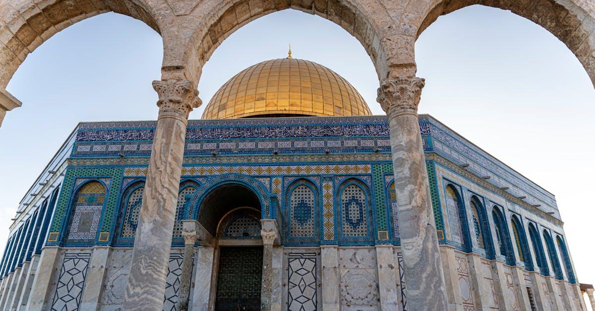 découvrez les sites emblématiques juifs à travers le monde, riches en histoire et en culture. explorez lieux de culte, musées et monuments qui témoignent du patrimoine juif et de ses traditions.