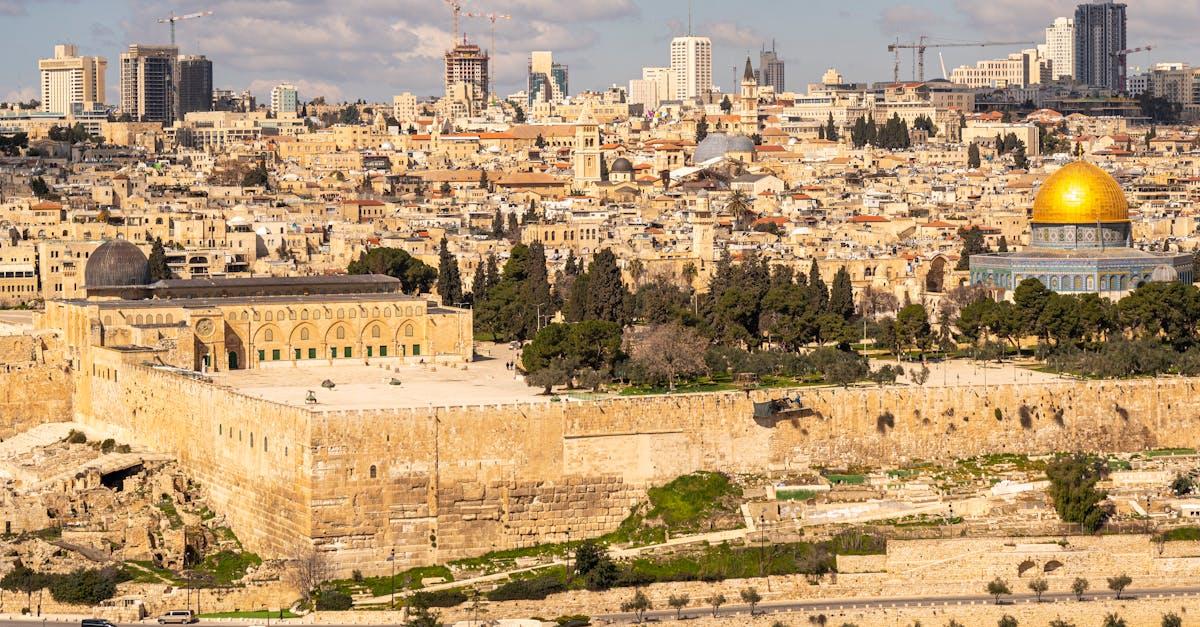 découvrez les sites juifs emblématiques à travers le monde, de jérusalem aux communautés historiques d'europe, en passant par des lieux de mémoire et de culture. explorez l'héritage riche et diversifié du judaïsme.