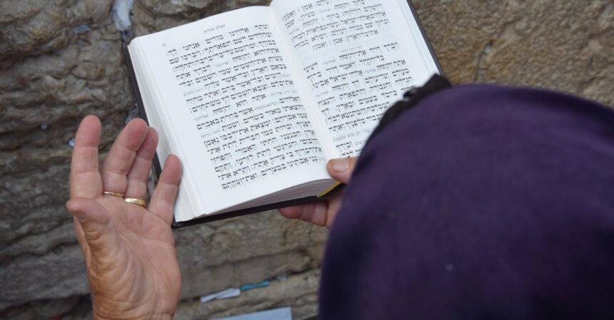 découvrez les sites juifs emblématiques qui jalonnent l'histoire, la culture et les traditions du judaïsme. explorez les synagogues, musées et lieux de mémoire à travers le monde, et plongez dans l'héritage riche et diversifié de la communauté juive.